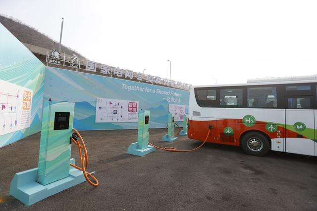 延庆，国家高山滑雪中心的氢能大巴。新京报记者 陶冉 摄