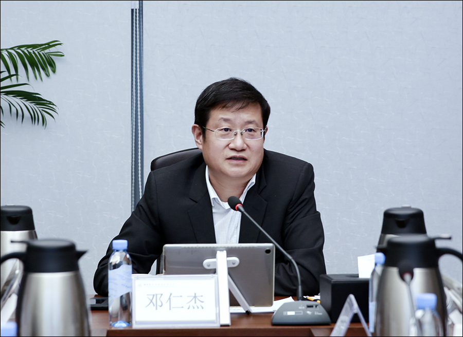 邓仁杰调研招商健康