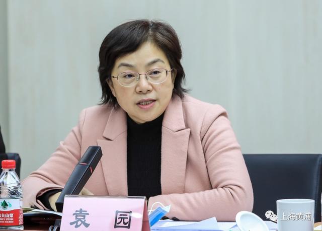 活动中,王红霞,高莉莉,李苗,张申羽,忻雁翔,蔡国强等6位代表分别向