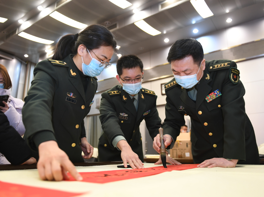 写下了笔饱墨酣"书法家们"军队政治工作研究院原研究员孙浩宗挥毫泼墨