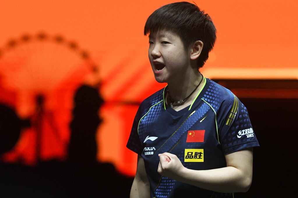 　　2021年12月7日，孙颖莎在比赛中庆祝。新华社发（邓智炜摄）