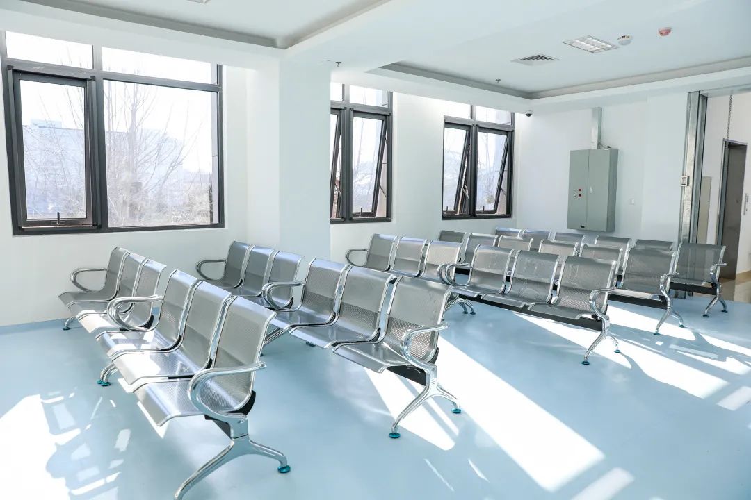 b超室和外科诊室等只为打造专业而明快的就诊环境敞亮的候诊大厅接着