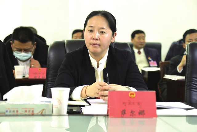 贵德县县长萨尔娜着力发展"三大产业",破解"三大难题",全力打造奋进