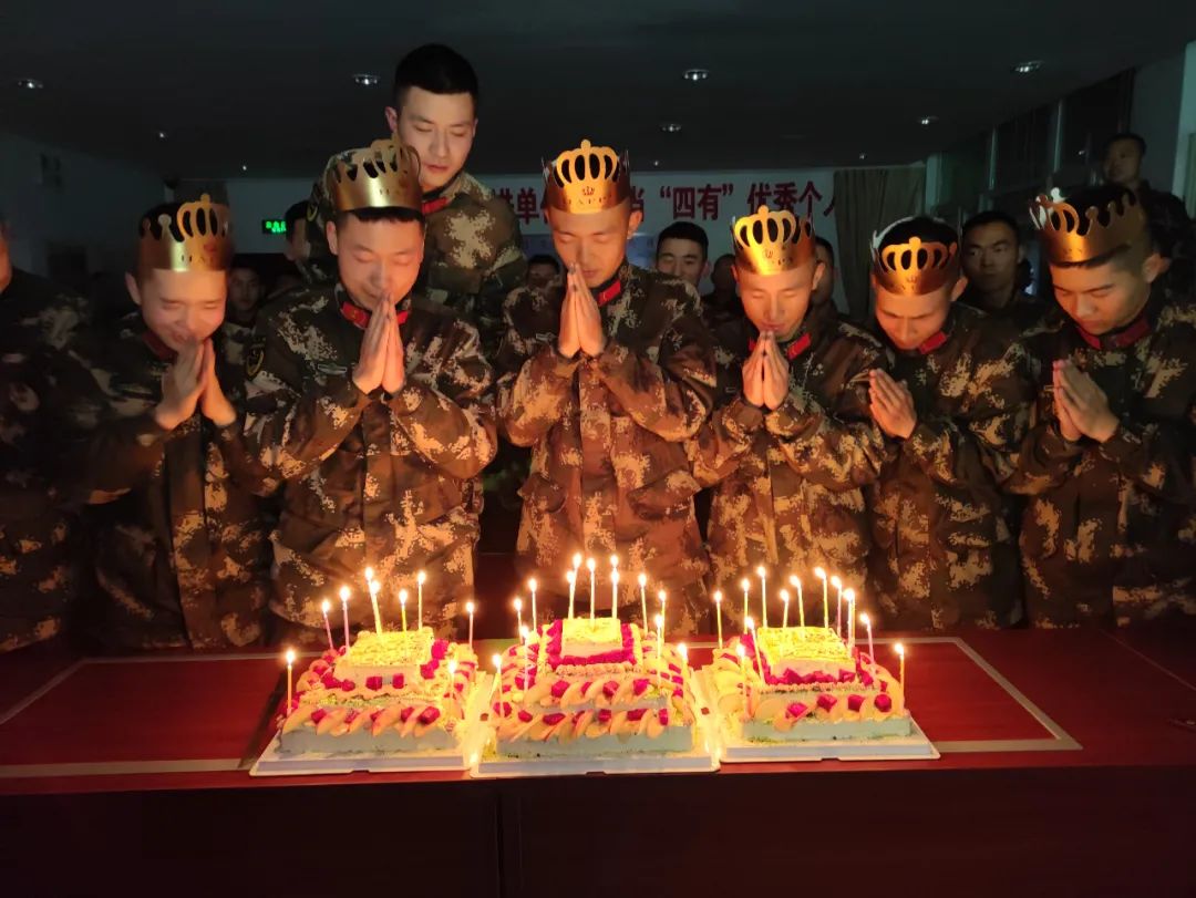请跟随小编一起走进叫做"部队集体生日"有一种终生难忘的温暖对于当过