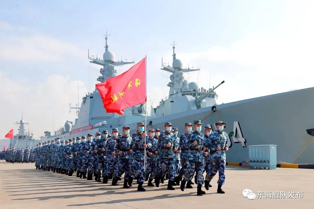 "航程再远也不迷航,铮铮誓言永远滚烫……"数九寒冬,东部战区海军某