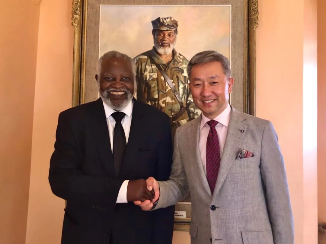 驻纳米比亚大使新年拜会纳开国总统努乔马