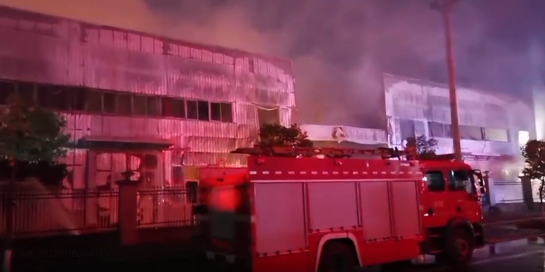 浙江温州一企业发生火灾 明火已扑灭 无人员伤亡报告