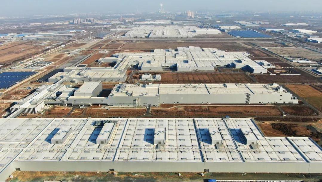 　　建设中的华晨宝马铁西新工厂(2021年12月28日摄，无人机照片)。新华社记者杨青摄