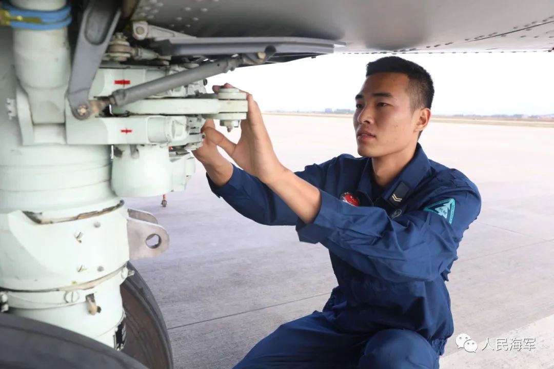 上等兵王中海,列兵黄珂禹,不愧是有勇有谋的海军战士!