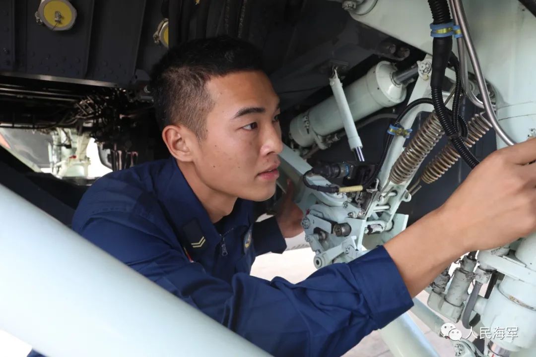 上等兵王中海,列兵黄珂禹,不愧是有勇有谋的海军战士!