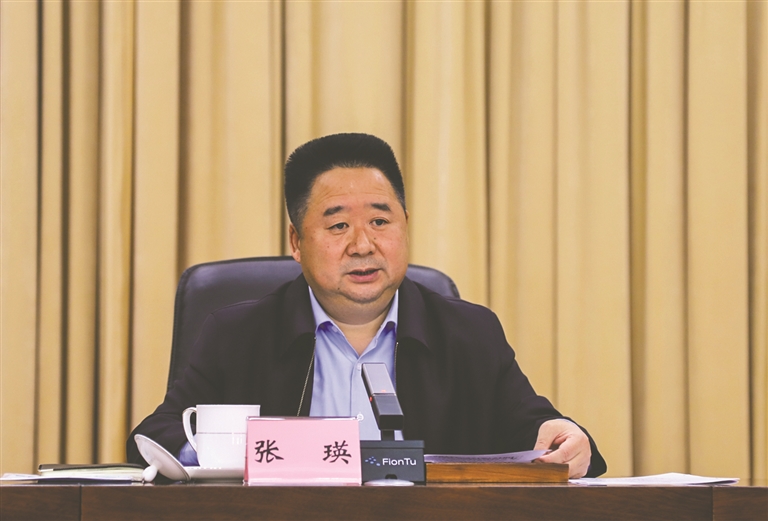 四川省人大代表,成都市副市长,成都东部新区党工委书记张瑛