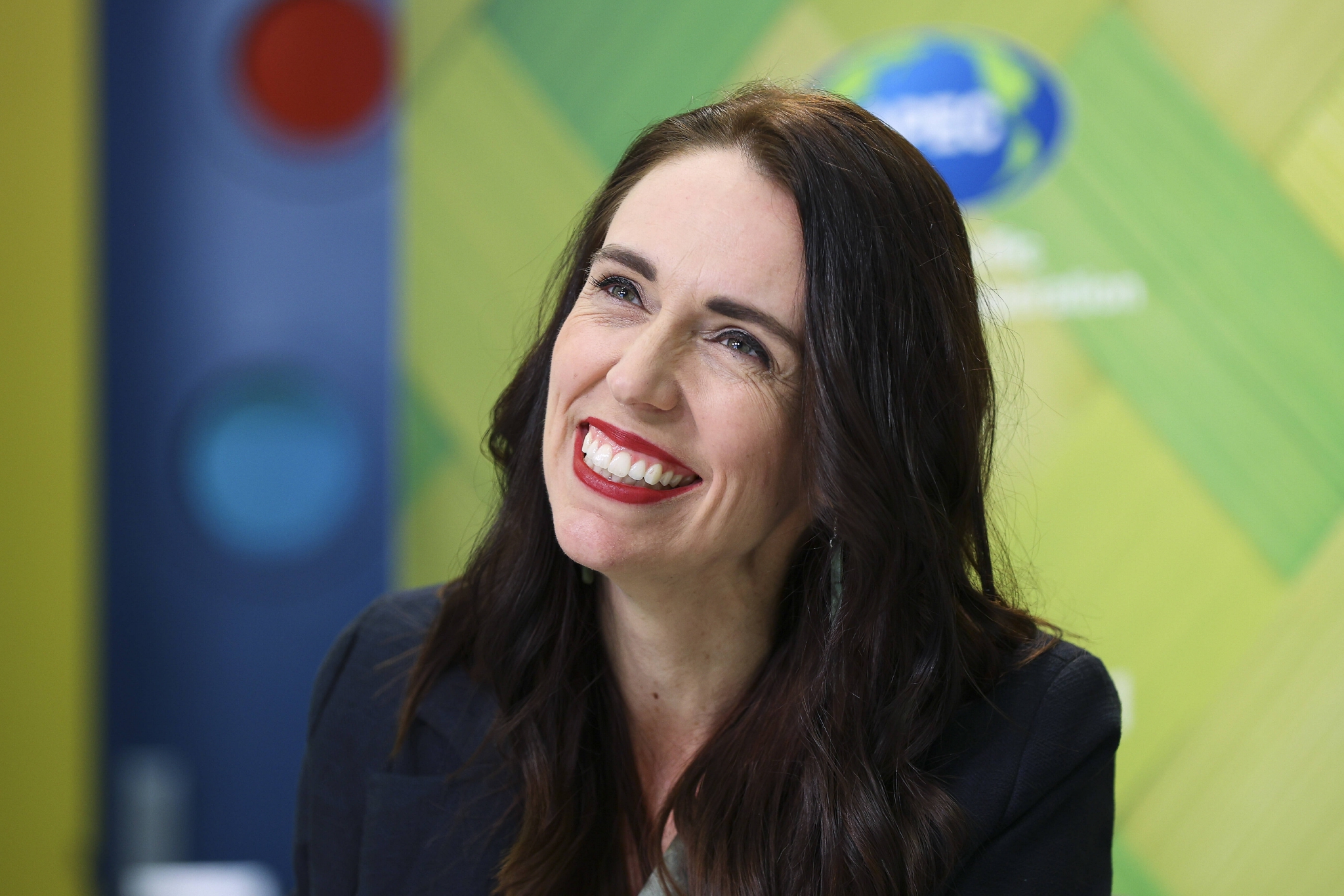 新西兰女总理因疫情加重取消婚礼当天宣布全国进入红灯阶段