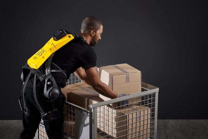 图片来自:cnbeta对于物流和货运这类需要搬运重物的行业来说,外骨 