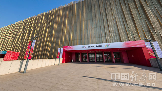 飞临探秘冬奥场馆五棵松桥边绽放的冰菱花全景新闻