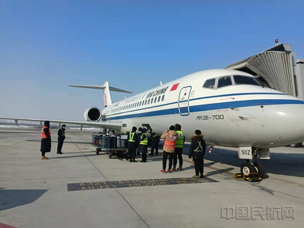 国航内蒙古公司赴通辽机场对保障arj700飞机进行培训