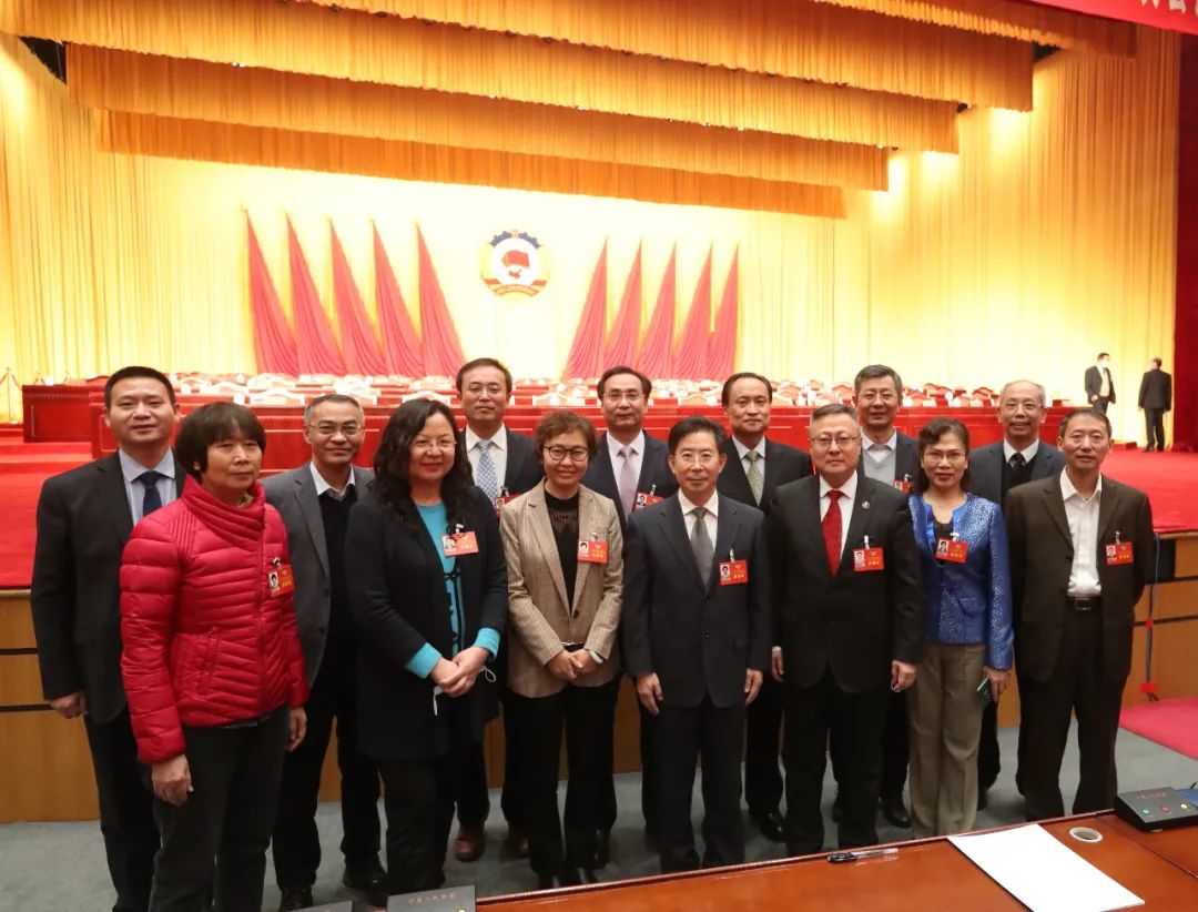 宁夏大学政协委员在自治区政协十一届五次会议中积极履职