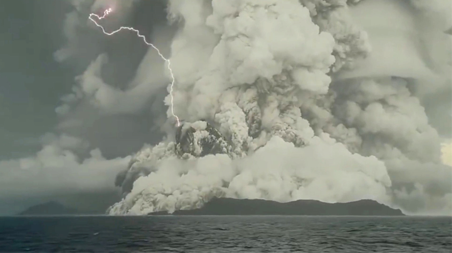 日媒：汤加火山喷发波及日本列岛 海啸浮石接踵而至