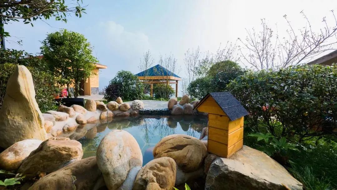 寻冬韵探多彩丨冬奥气氛组就位滑雪温泉的冬游高质量体验别错过