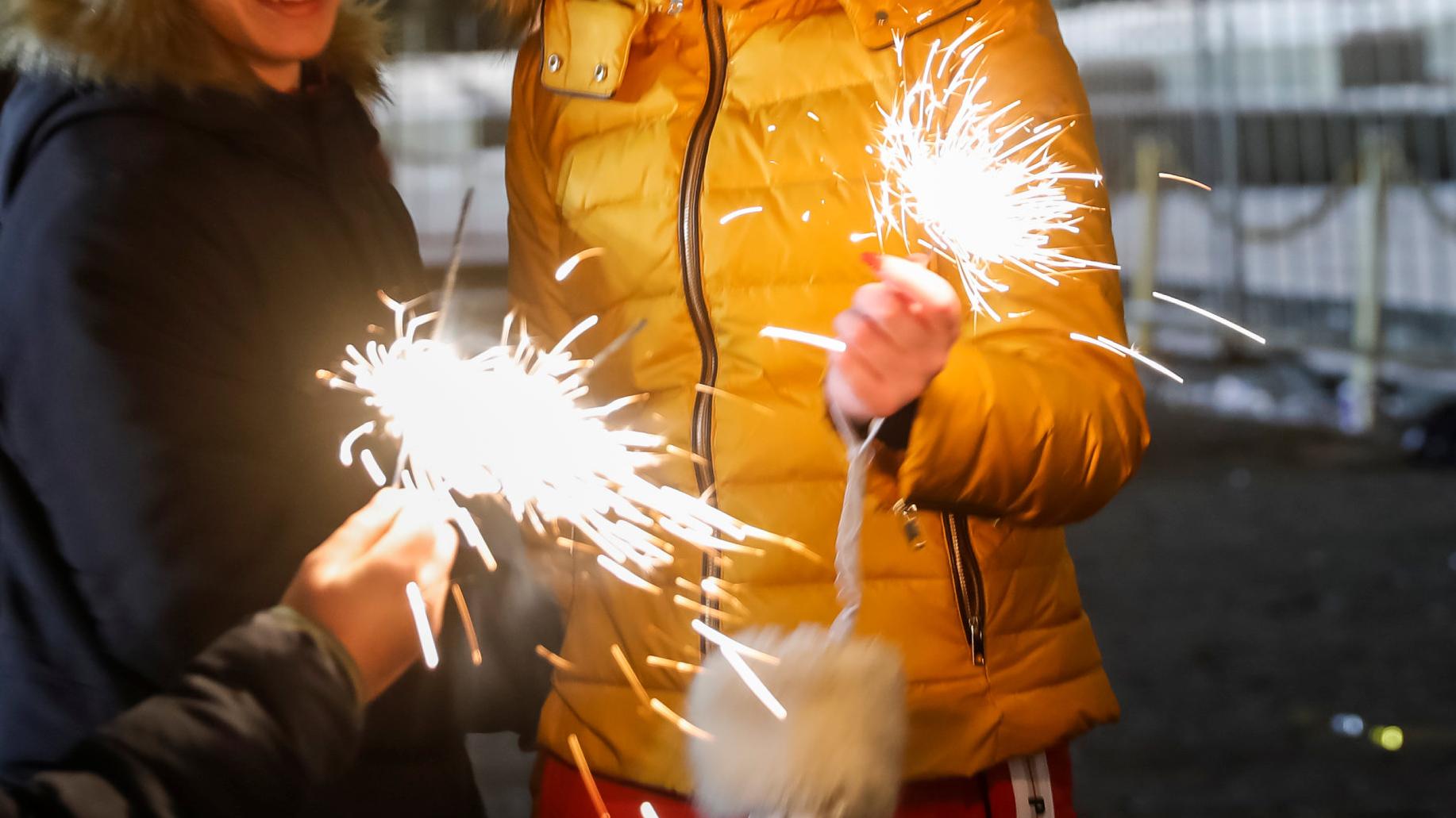 仙女棒烟花棒也是烟花请您留意冷烟花同样禁放