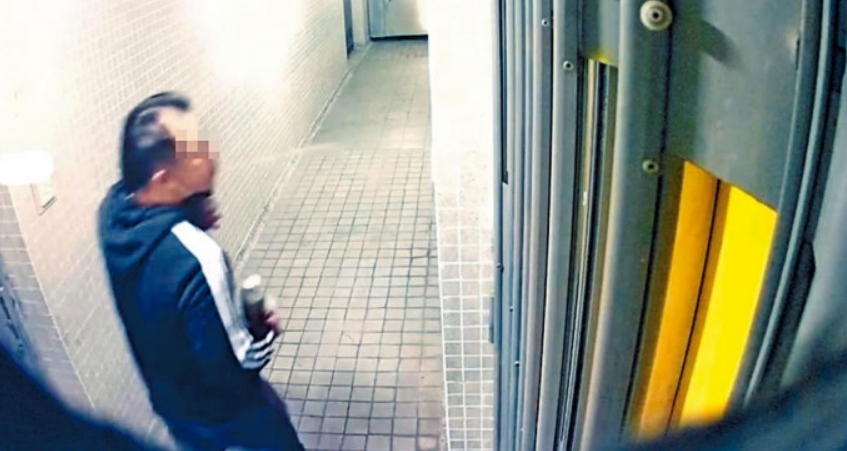 港媒：香港疫情重灾区 一男子用嘴朝他人大门喷水 被拘捕
