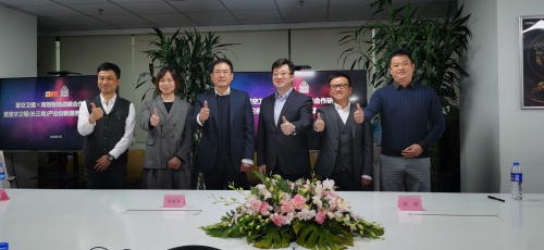 南翔智地总经理郭耀华先生,南翔智地党总支书记宣琳琳女士,科技50董事