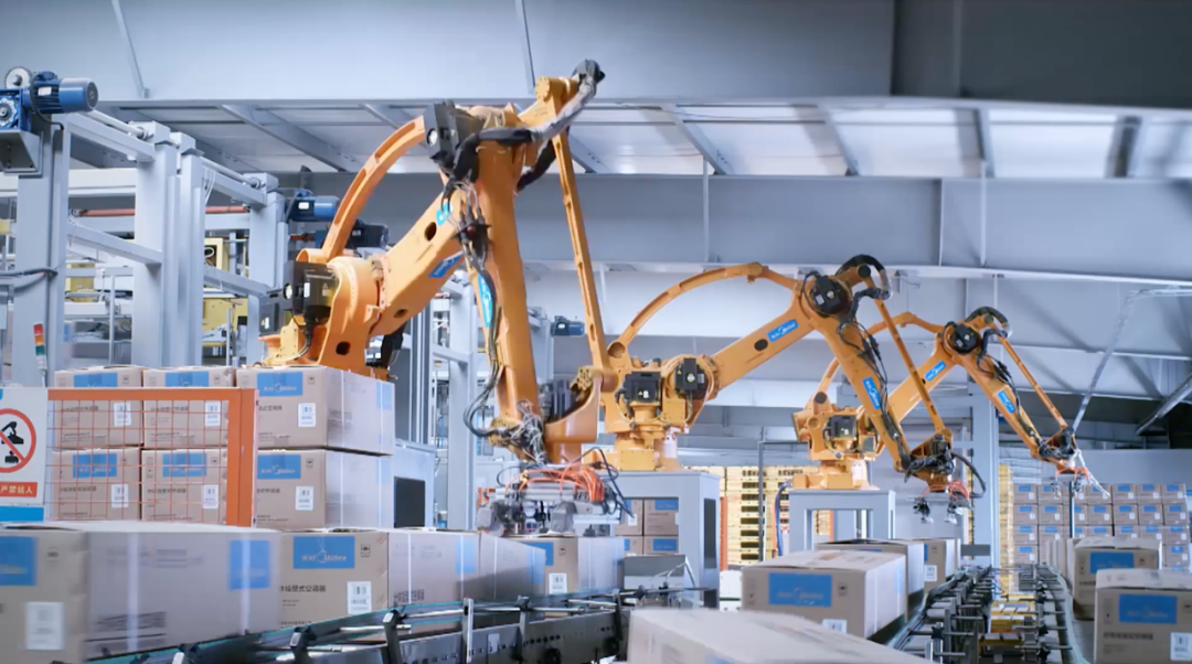 未来一年,“多多新国潮”将重点遴选传统制造业品牌进行专项扶持,持续助力制造业拥抱新消费,实现新智造。(李云丰 摄)