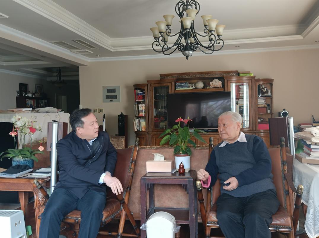 副校长慰问百岁老人罗自强姚乐野副校长慰问离休干部李洪芝郭勇副书记