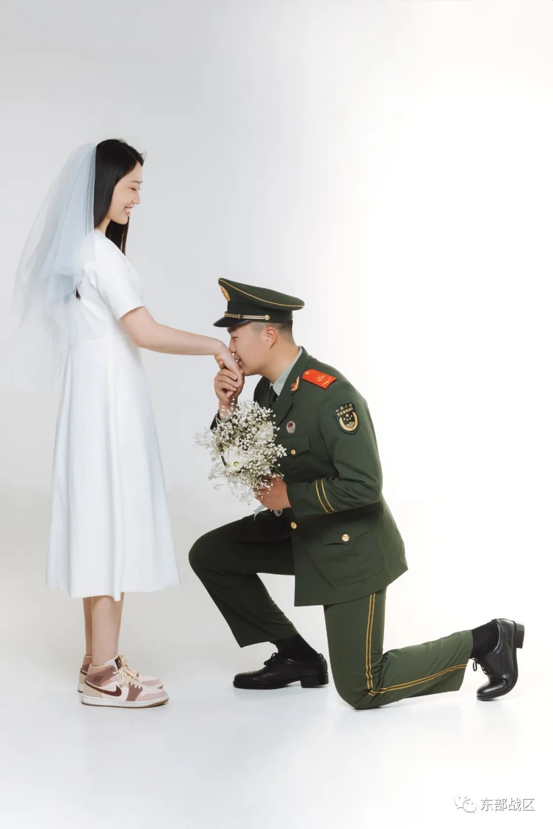 前方高甜武警警士与排球女将的浪漫军恋羡慕了