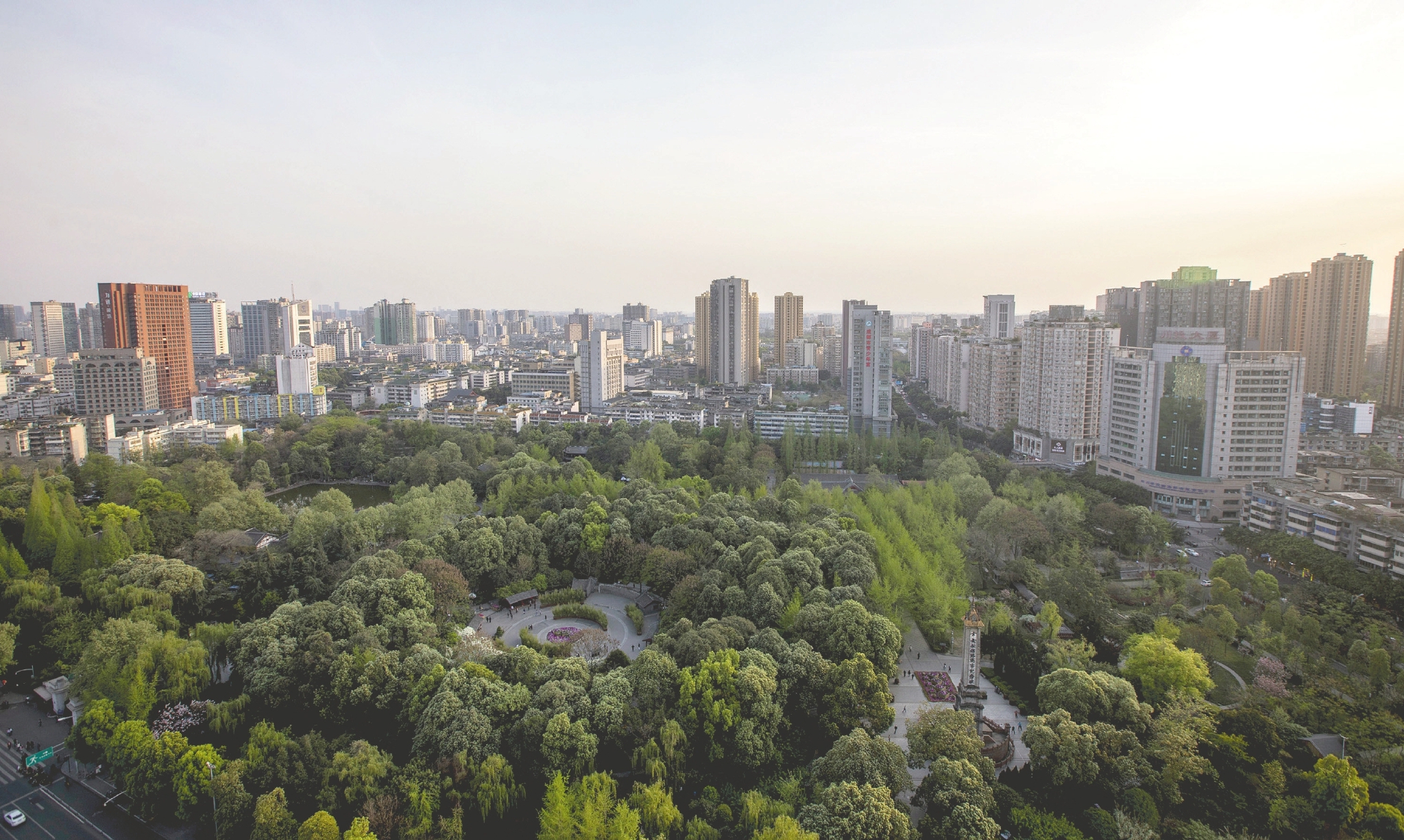 图为俯瞰成都人民公园&nbsp;每经记者 张建 摄