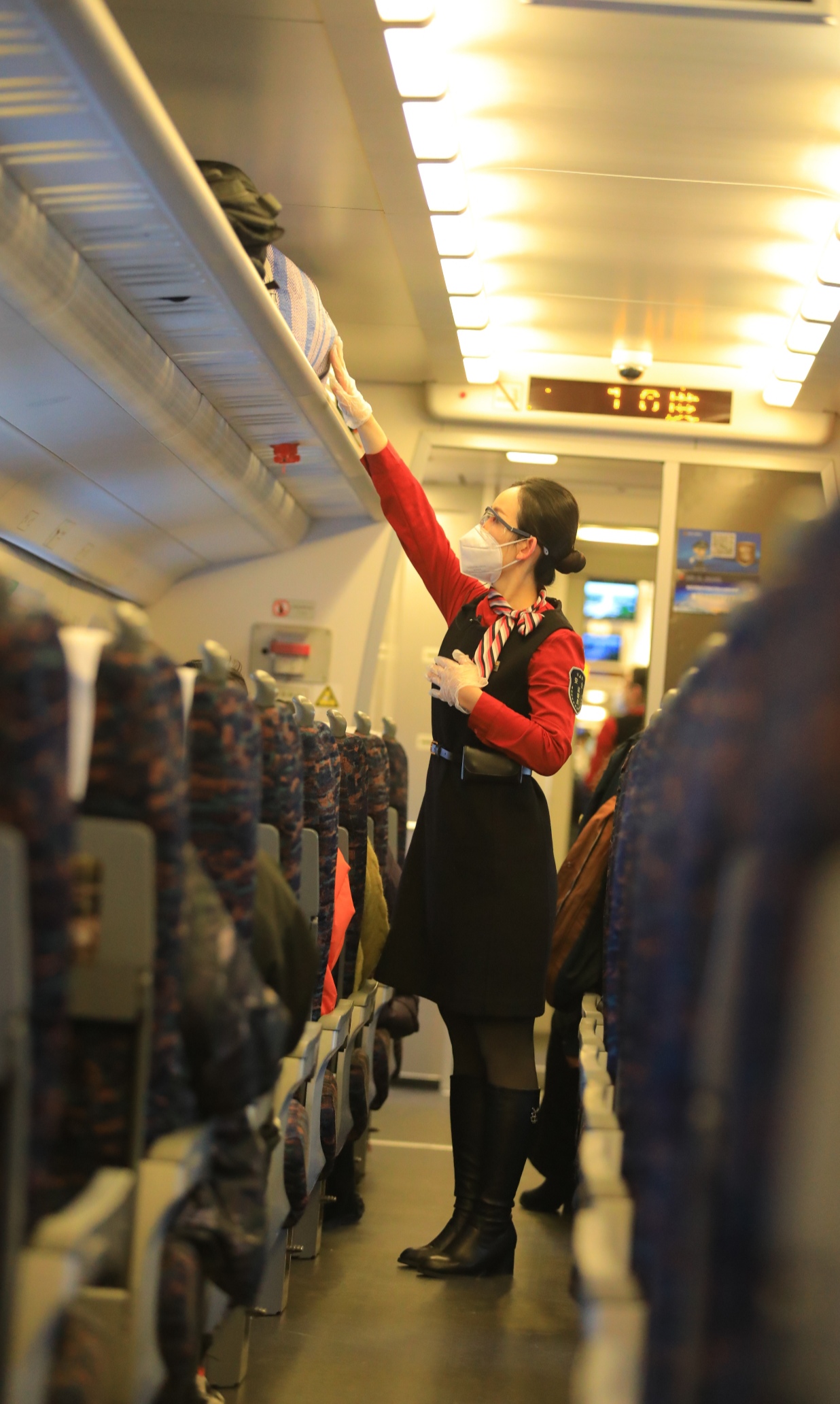 2022新春走基层76丨98后长白山高铁动姐尹海岩的一天