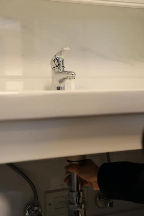 「检测水池渗漏情况」