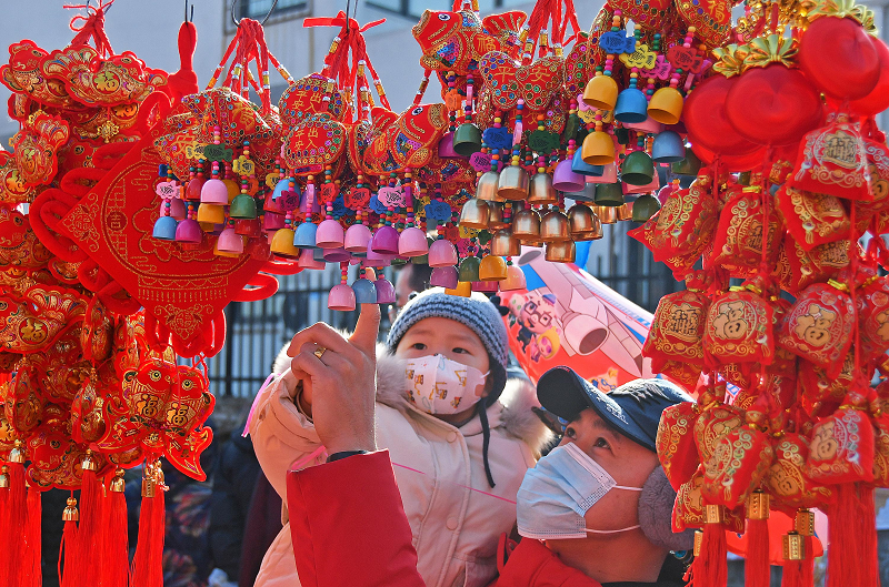 春节是中国人最看重的传统节日,欢欢喜喜过大年是人们的期盼.