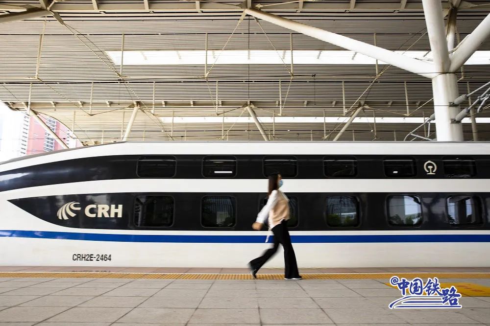 双层卧铺动车组春运首秀网友惊呼这是移动宾馆吧