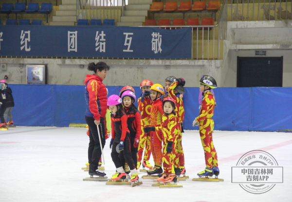 云上冬奥特别访问丨吉林短道速滑名宿李长香韩雨桐有韧性不服输希望她