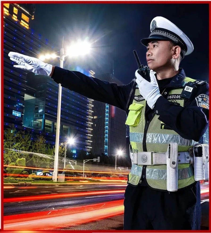 蒋洪锋,男,1972年10月生,现任钦州市公安局交通警察支队副支队长.