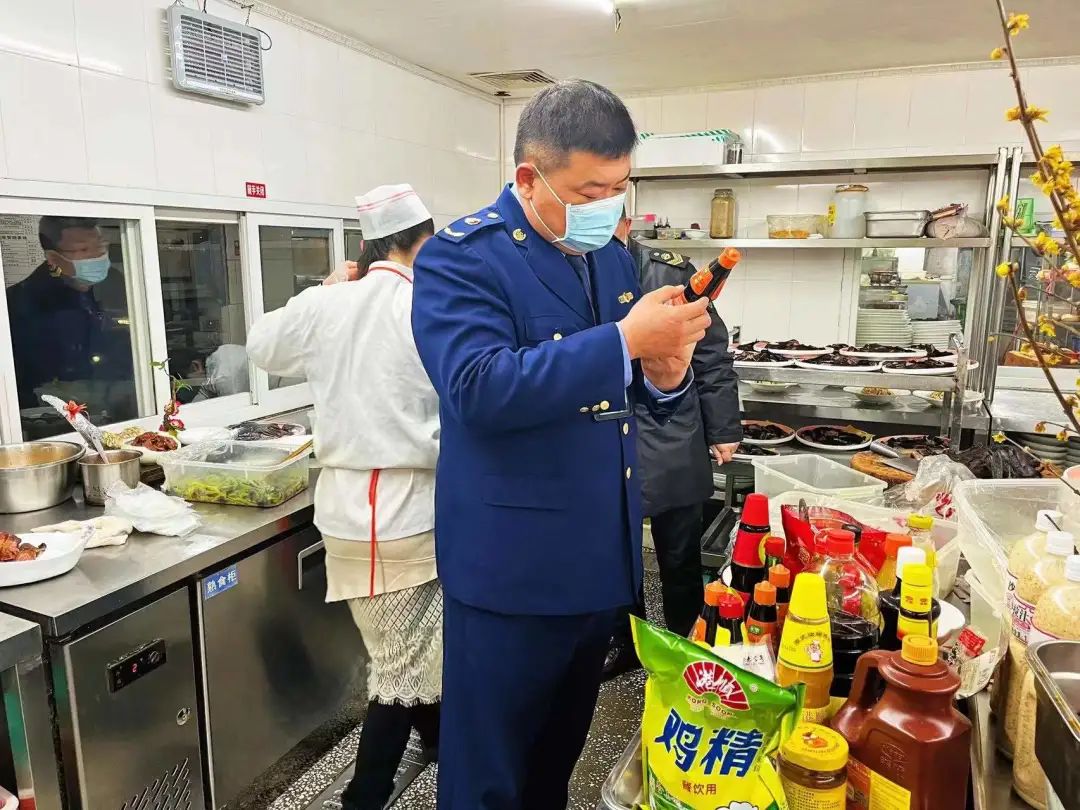 "这天,万州区市场监管综合行政执法支队支队长陈玉强将带队对当地市场