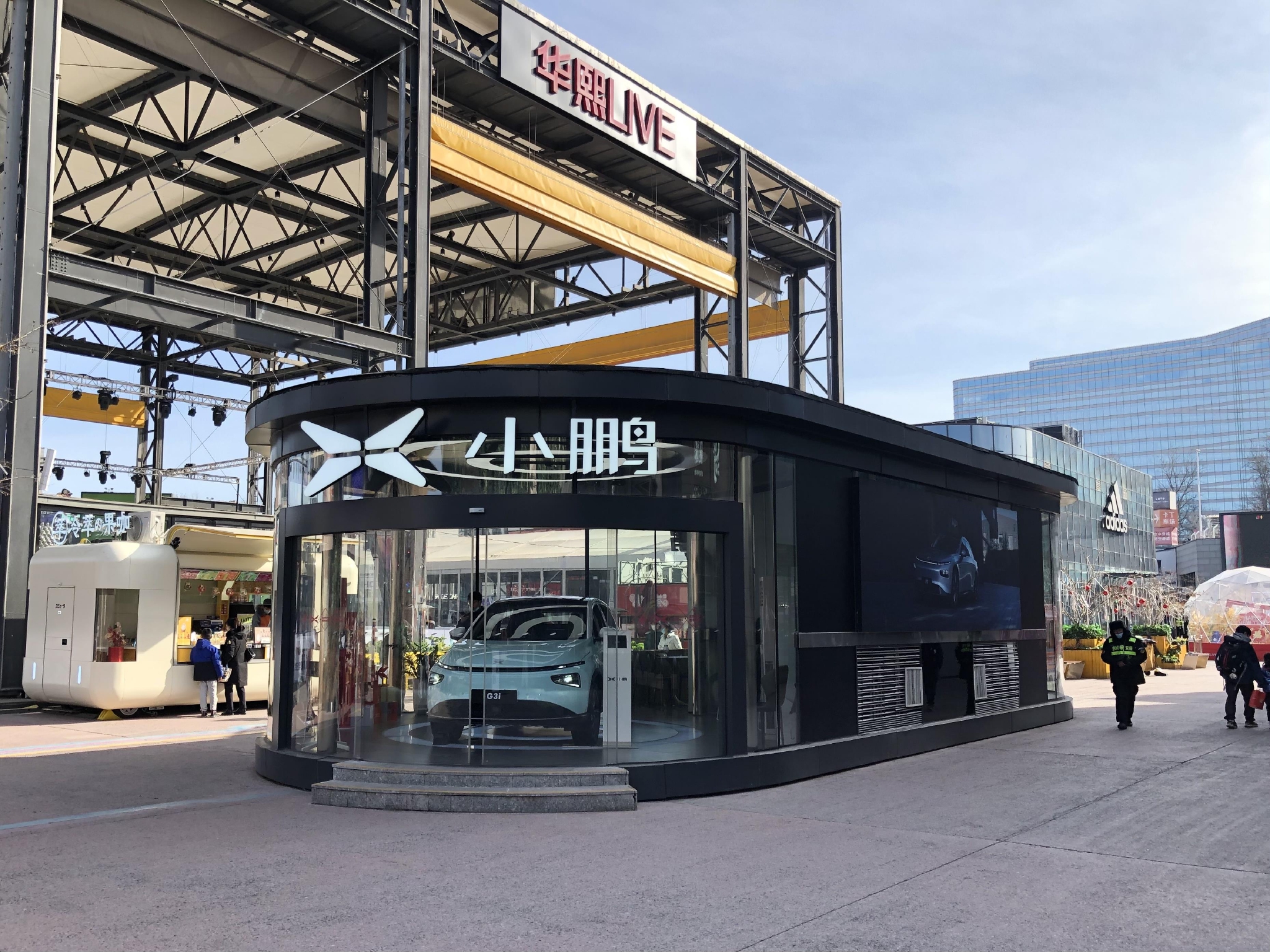 五棵松华熙live广场里的小鹏汽车体验中心.司宇萌/摄