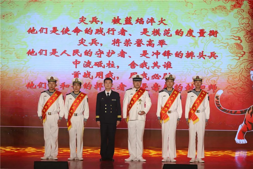 这场军营春晚带你见证海军防化兵的高光时刻