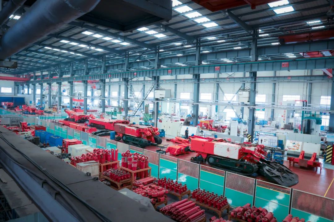 东华重工现代化车间