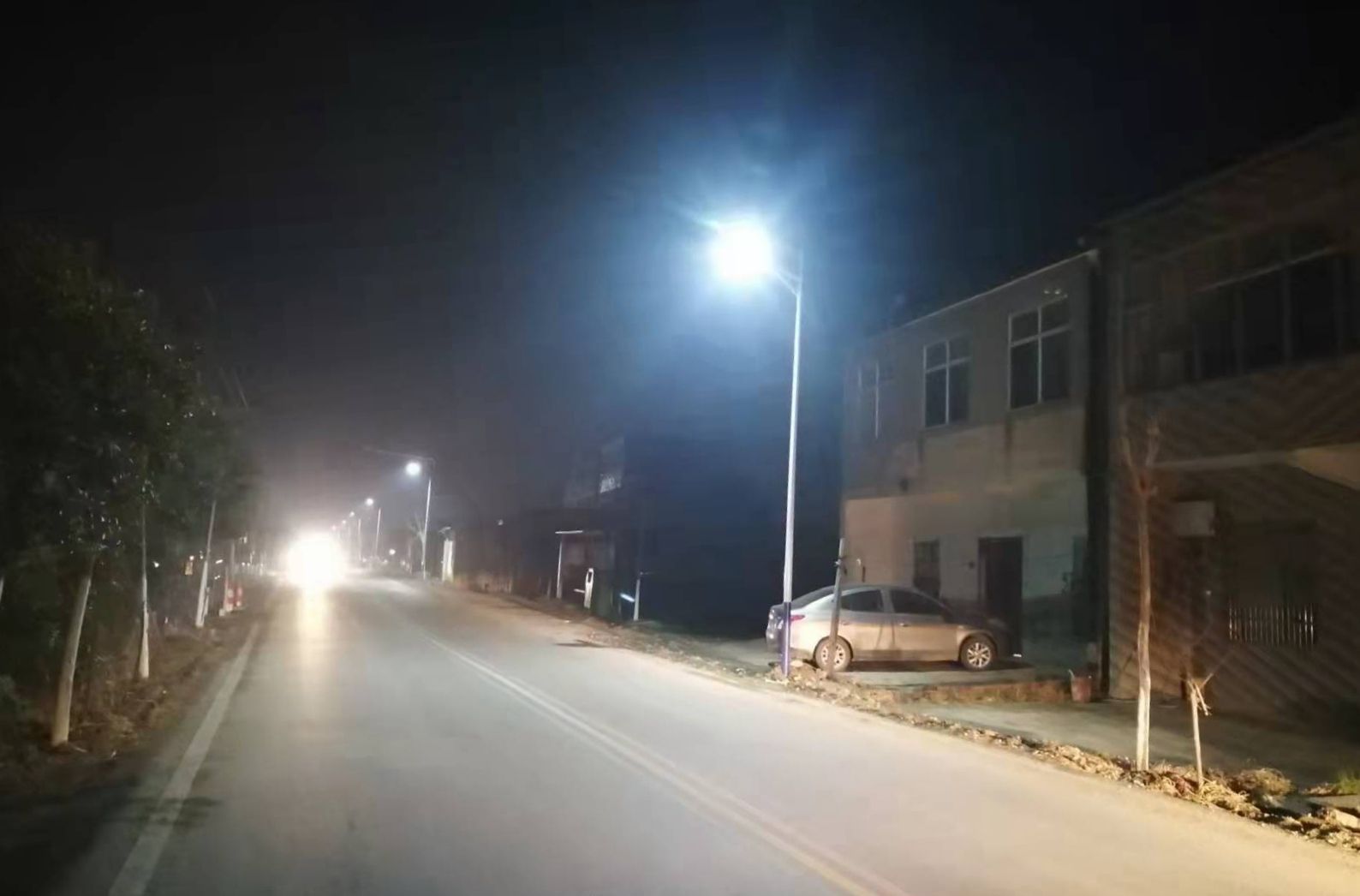 "村道"有了路灯 亮亮堂堂过年