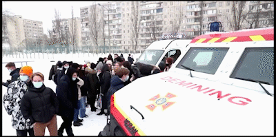 △乌克兰街头的排雷车