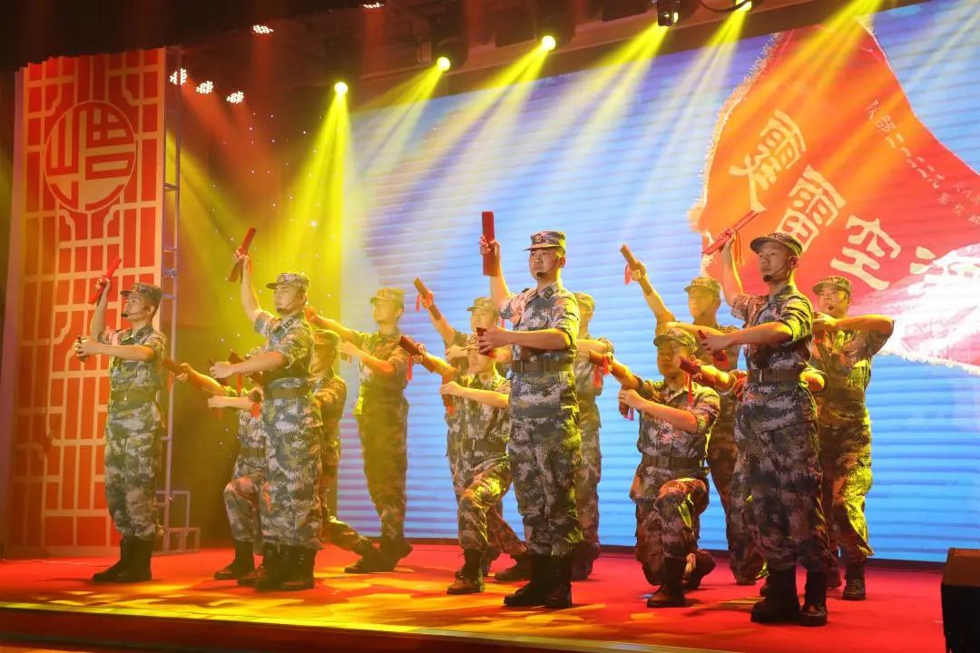 军营"春晚"大集锦,水兵登台齐贺岁