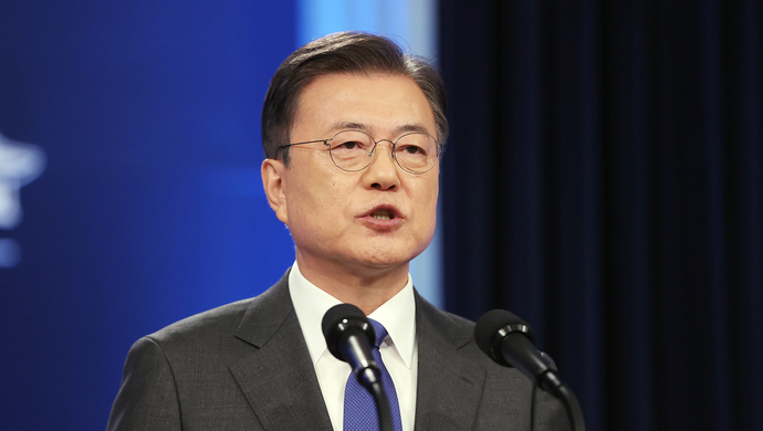 听取了韩国联合参谋本部议长元仁哲关于朝方当天试射情况的相关汇报