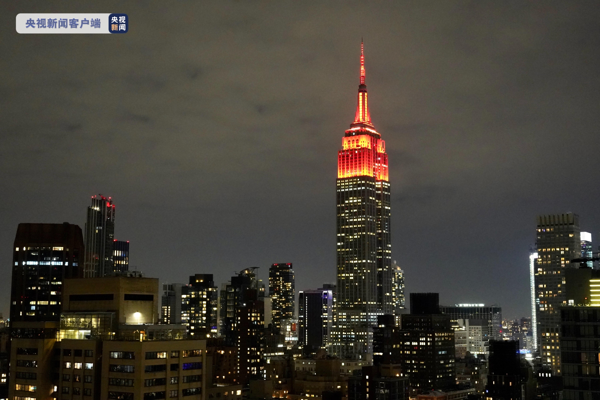 纽约多个地标建筑点亮中国红庆祝虎年春节