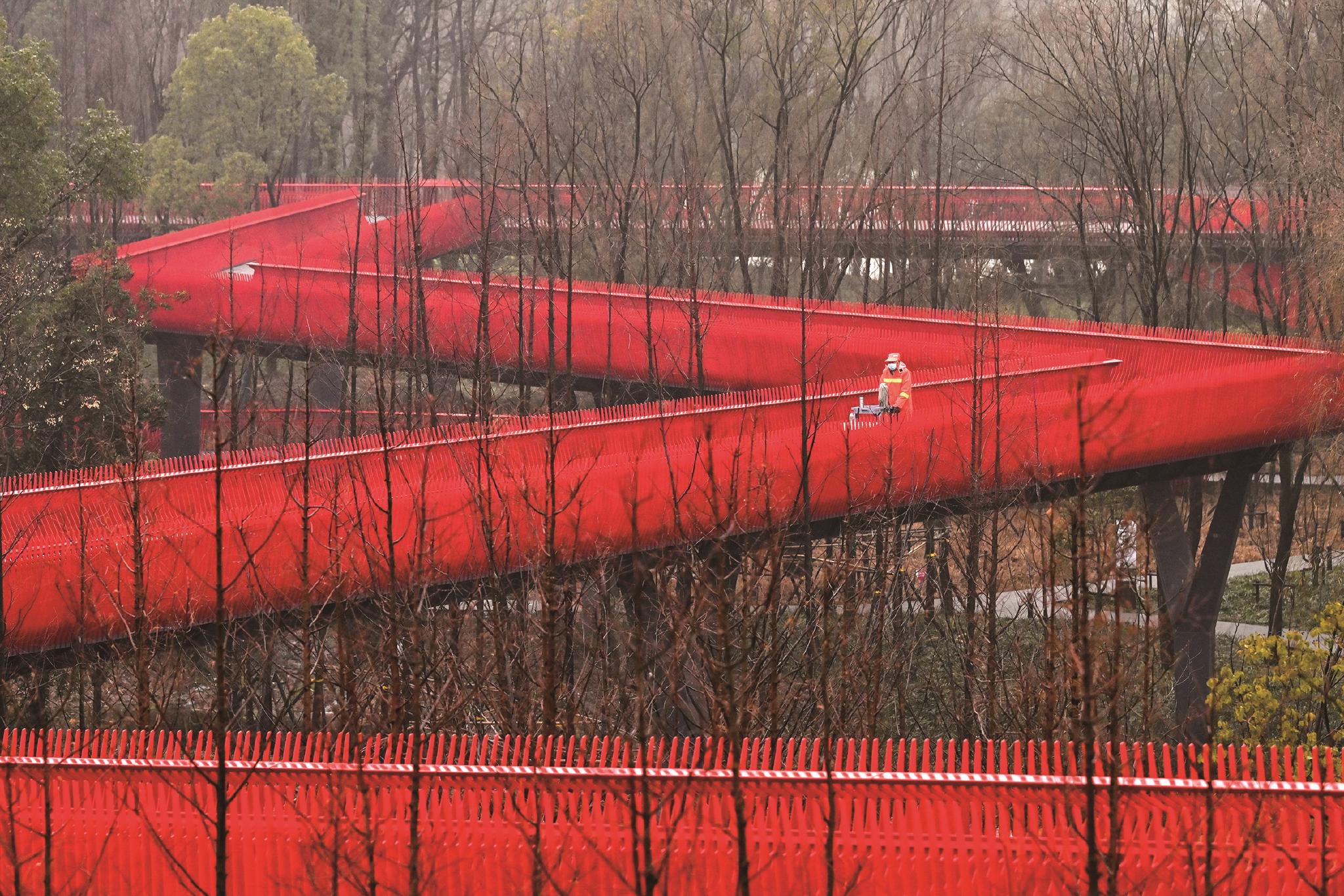 任清山网红桥上空中漫步