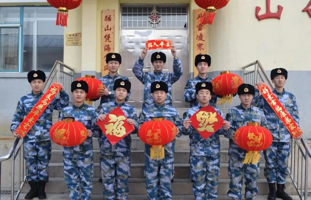战位大拜年北部战区海军官兵给您拜年满屏中国红