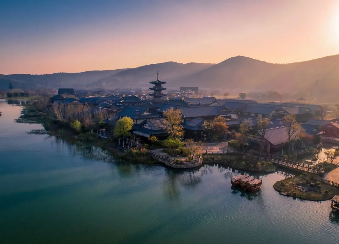 赋予内生动力除了将文化ip浸润到景区的各个细节,拈花湾文旅还不断