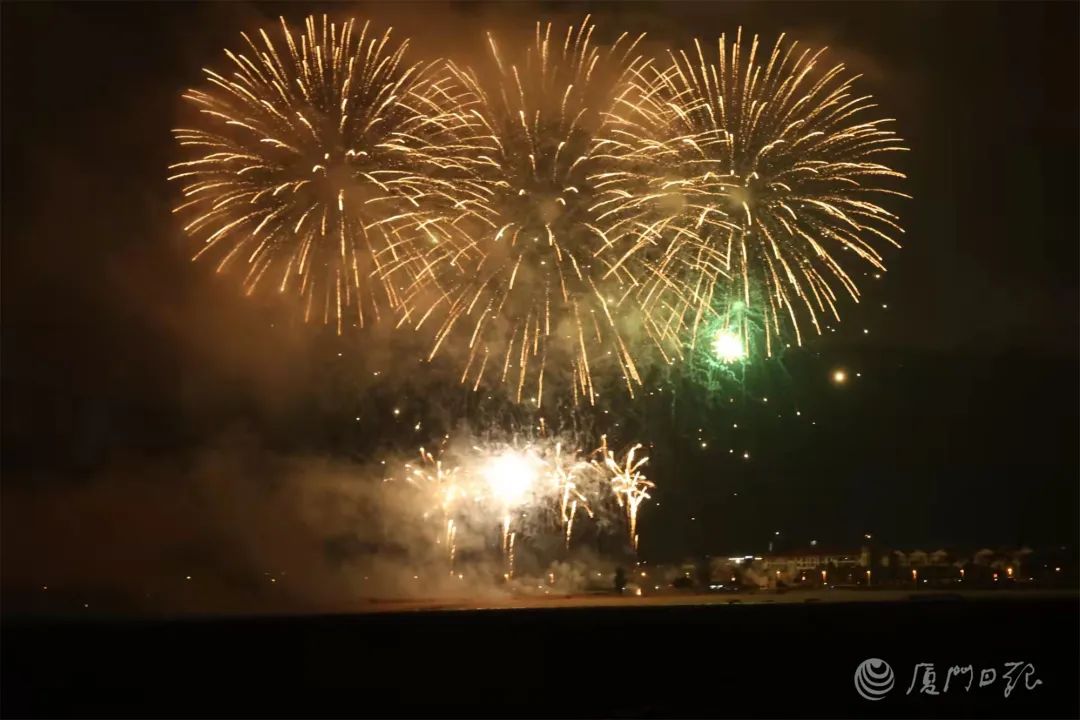 烟花璀璨情谊绵长厦门金门焰火对放两岸同胞共贺新春