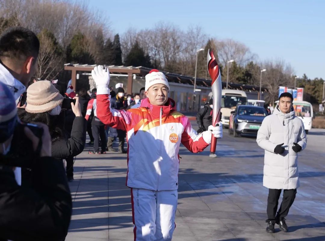 △第二棒：中国人民解放军航天员大队航天员景海鹏