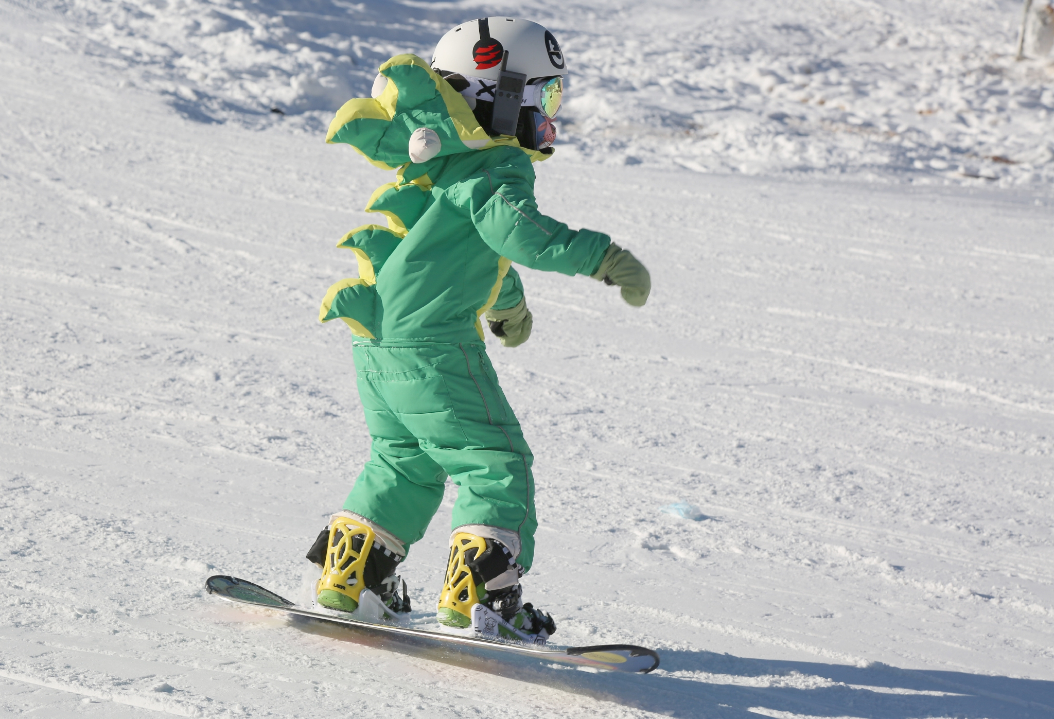 河北省保定市涞源县七山滑雪度假区,小朋友享受冰雪运动的乐趣.